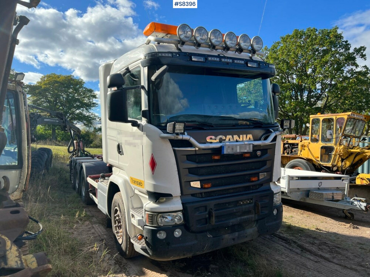 Hooklift truck Scania R580 8X4*4 with Plow and salt equipped - Hook lift truck: picture 1 Hooklift truck Scania R580 8X4*4 with Plow and salt equipped - Hook lift truck: picture 1