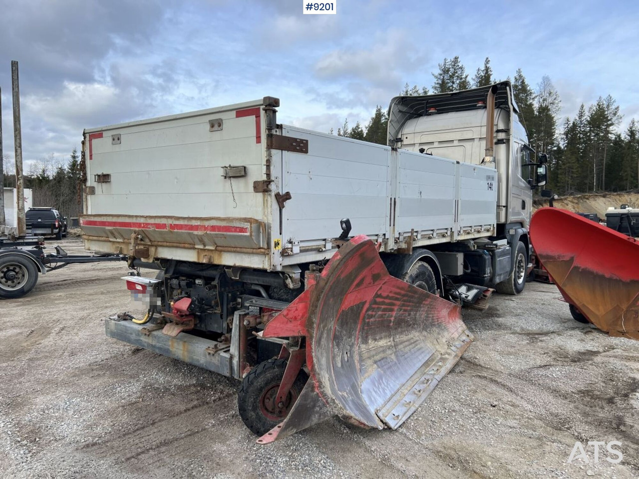 Scania R520 Tipper truck with plow equipment and underbite - Tipper: picture 4 Scania R520 Tipper truck with plow equipment and underbite - Tipper: picture 4