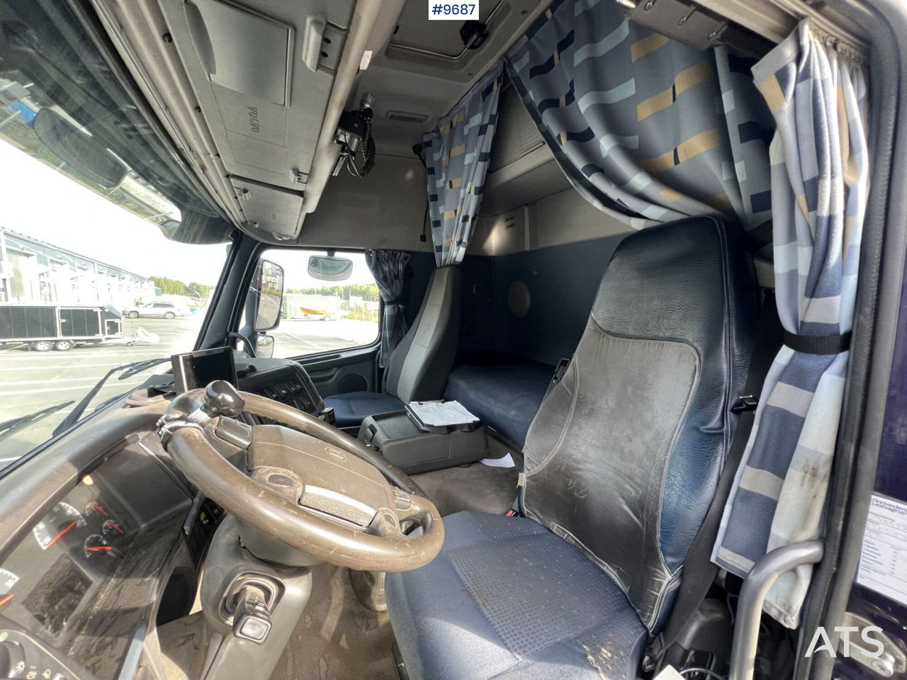 Hook lift truck VOLVO FM-380 6*2 Truck with swap body (VIDEO): picture 6