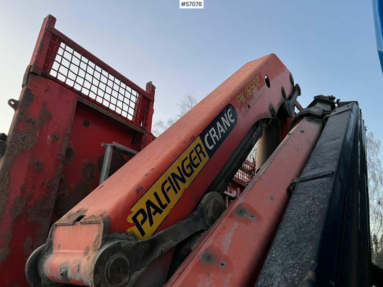Volvo FM 400 6*2 Crane Truck with tiltable flatbed Palfinger PK16502 - Crane truck: picture 4 Volvo FM 400 6*2 Crane Truck with tiltable flatbed Palfinger PK16502 - Crane truck: picture 4