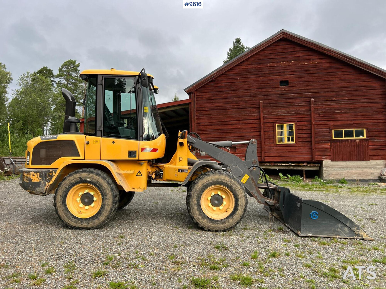 Volvo L30 G Wheel Loader with Attachments (VIDEO) - Wheel loader: picture 3 Volvo L30 G Wheel Loader with Attachments (VIDEO) - Wheel loader: picture 3