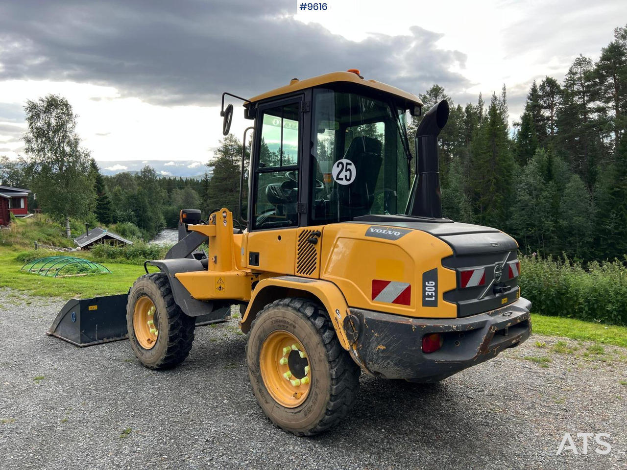 Volvo L30 G Wheel Loader with Attachments (VIDEO) - Wheel loader: picture 4 Volvo L30 G Wheel Loader with Attachments (VIDEO) - Wheel loader: picture 4