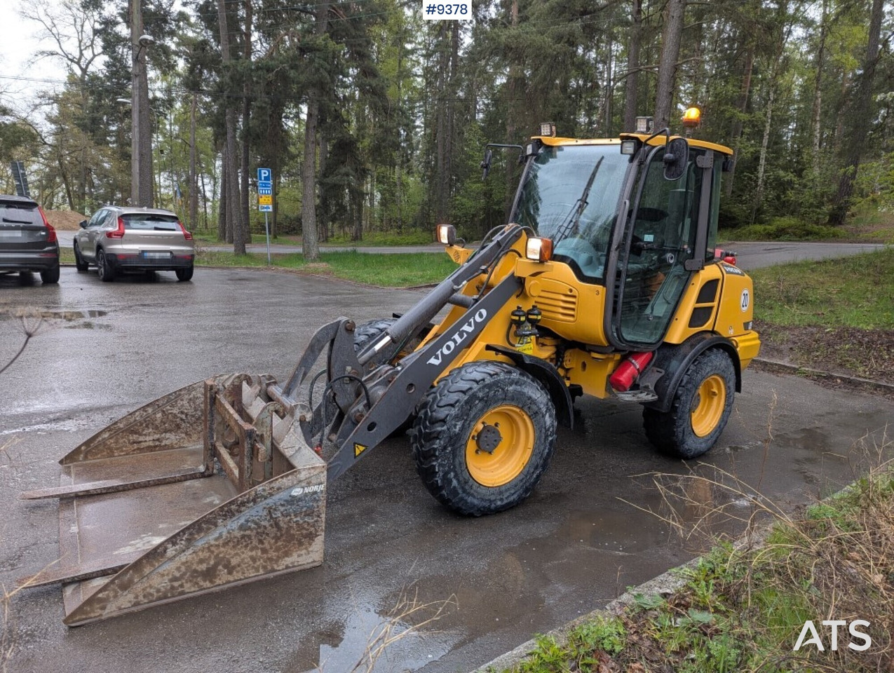 Wheel loader Volvo L25F with attachments (SEE VIDEO) - Wheel loader: picture 2 Wheel loader Volvo L25F with attachments (SEE VIDEO) - Wheel loader: picture 2
