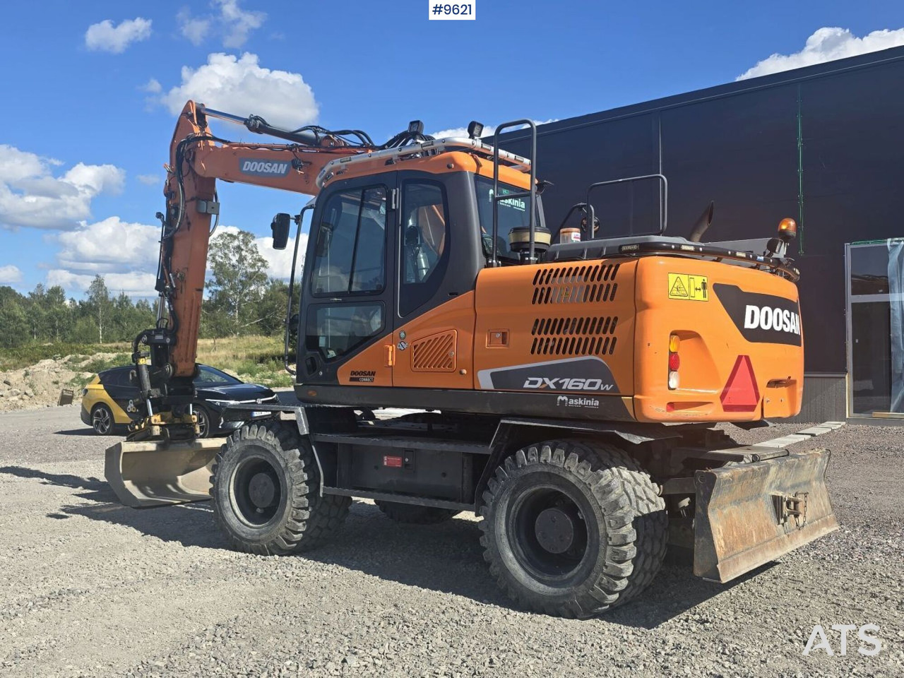 Wheeled Excavator Doosan DX160W with attachment and trailer - Wheel excavator: picture 3 Wheeled Excavator Doosan DX160W with attachment and trailer - Wheel excavator: picture 3