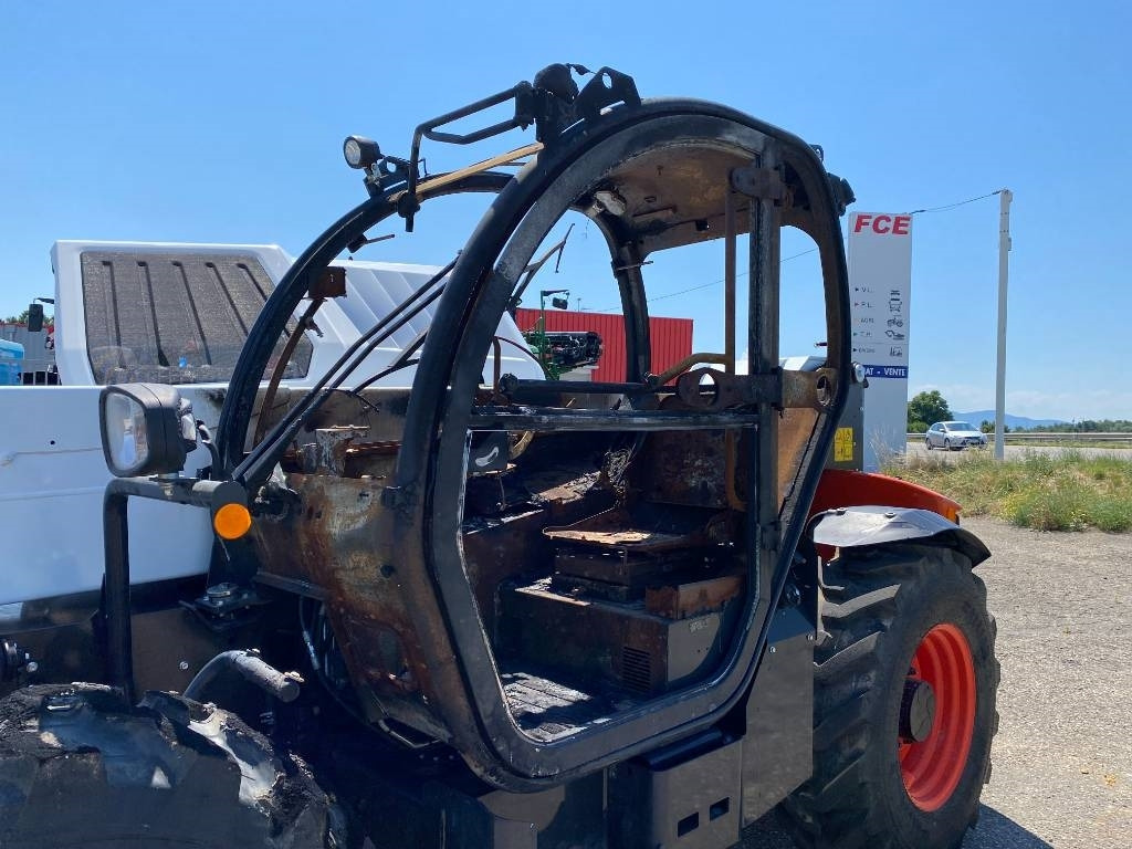Telescopic wheel loader Bobcat T41.140SLPRB 1er Main Origine Française endommagé: picture 8