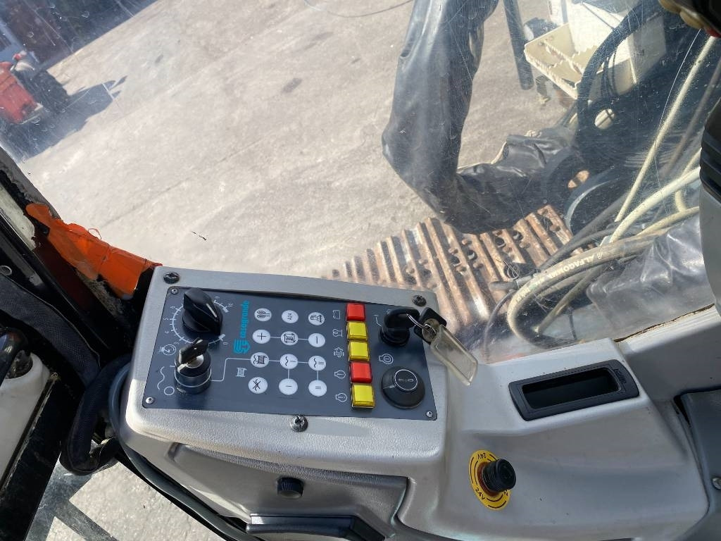 Drilling rig Casagrande B 175 XP 1er Main/Origine Française endommagée: picture 42 Drilling rig Casagrande B 175 XP 1er Main/Origine Française endommagée: picture 42