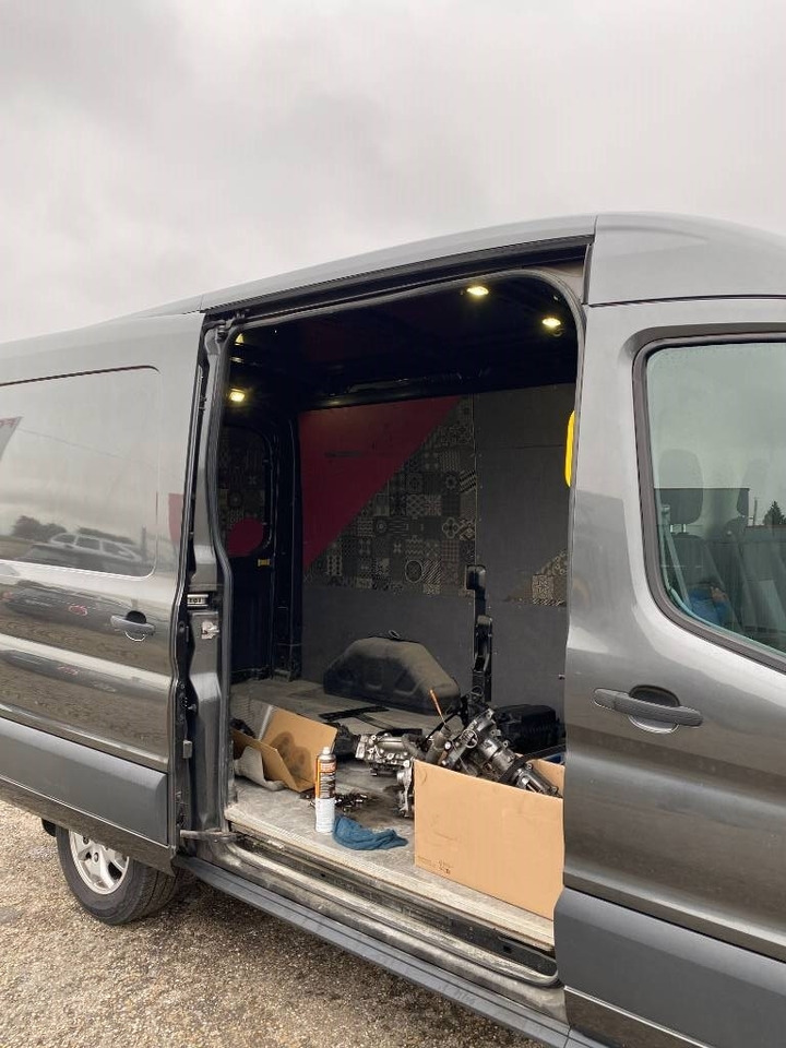 Box van Ford TRANSIT L2H2 2.0 TDCI EcoBlue 130 A Réparer: picture 34 Box van Ford TRANSIT L2H2 2.0 TDCI EcoBlue 130 A Réparer: picture 34