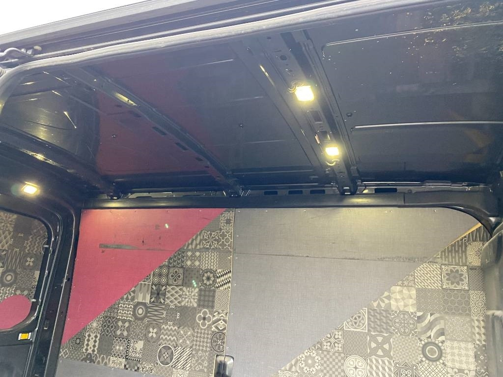 Box van Ford TRANSIT L2H2 2.0 TDCI EcoBlue 130 A Réparer: picture 35 Box van Ford TRANSIT L2H2 2.0 TDCI EcoBlue 130 A Réparer: picture 35