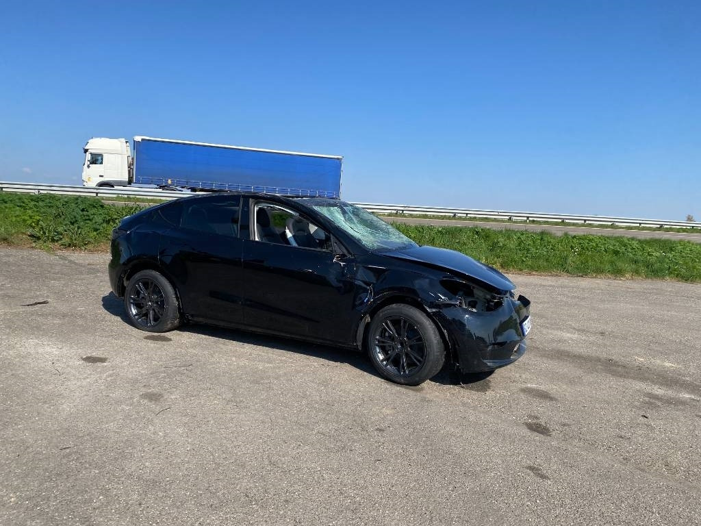 Tesla Model Y RWD/Origine Française endommagée - Sedan: picture 4 Tesla Model Y RWD/Origine Française endommagée - Sedan: picture 4