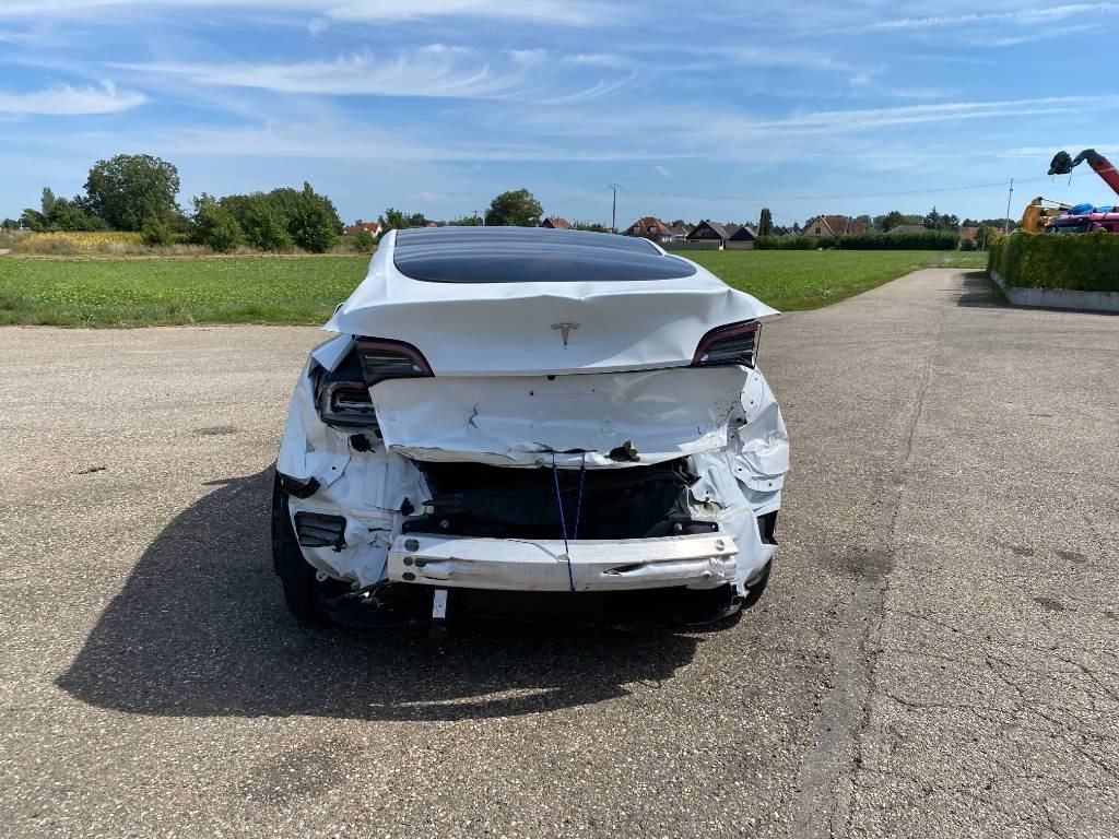 Tesla Model Y RWD / Origine Française endommagée - Car: picture 5 Tesla Model Y RWD / Origine Française endommagée - Car: picture 5