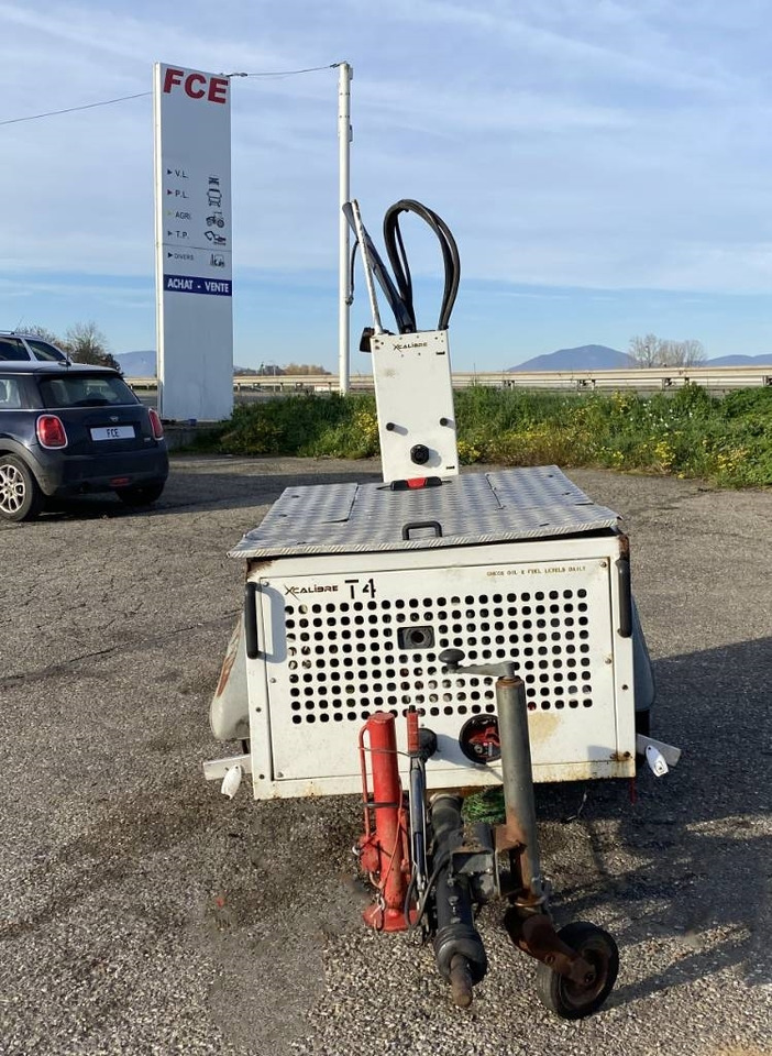 X CALIBRE T4P 1er Main endommagée - Drilling rig: picture 2 X CALIBRE T4P 1er Main endommagée - Drilling rig: picture 2