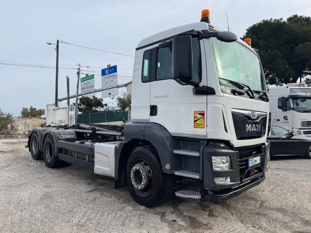 MAN TGS 28.460 AMPIROLL - Hook lift truck: picture 2 MAN TGS 28.460 AMPIROLL - Hook lift truck: picture 2