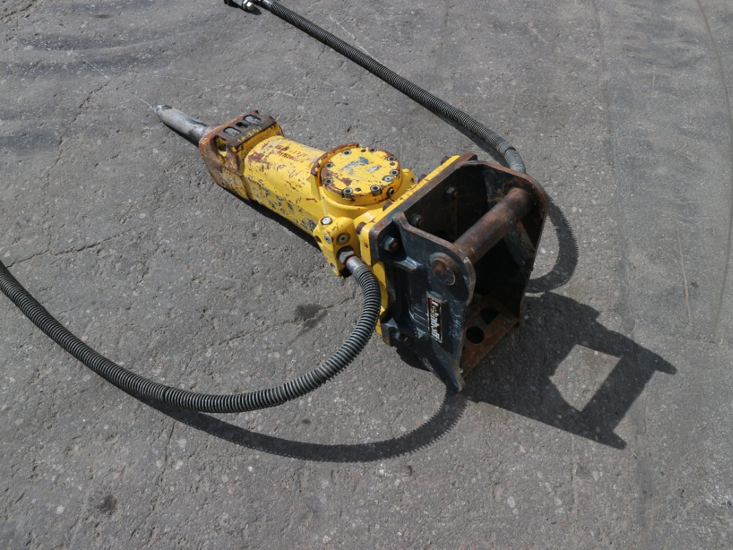 Atlas Copco SB152 - Hydraulic hammer: picture 3 Atlas Copco SB152 - Hydraulic hammer: picture 3
