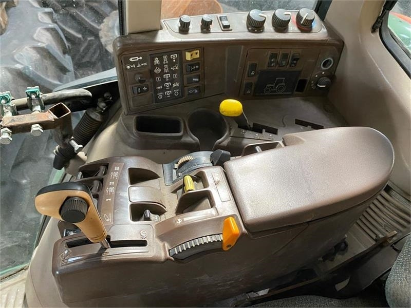 John Deere 6920 S Autopower - Farm tractor: picture 4 John Deere 6920 S Autopower - Farm tractor: picture 4