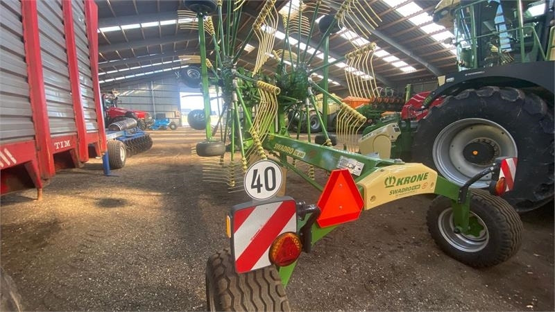 Krone SWADRO TC880 rive Plus - Tedder/ Rake: picture 2 Krone SWADRO TC880 rive Plus - Tedder/ Rake: picture 2