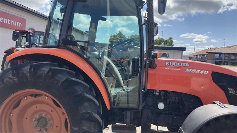 Kubota M8540N  - Farm tractor: picture 3 Kubota M8540N  - Farm tractor: picture 3