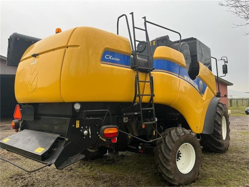 New Holland CX 6090 - Combine harvester: picture 5 New Holland CX 6090 - Combine harvester: picture 5