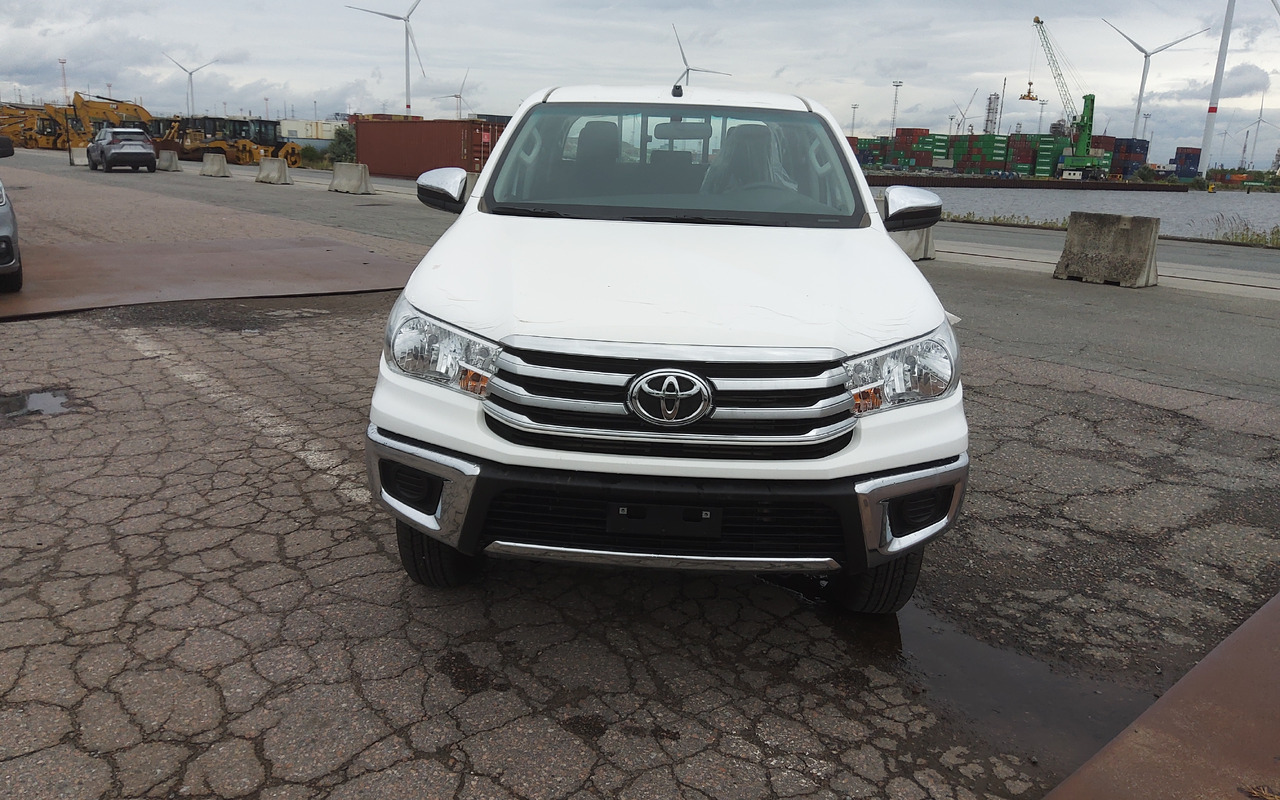 Toyota Hilux / Revo Pick-up double cabin pack security 2.4L Turbo Diesel Manual - Pickup truck: picture 2 Toyota Hilux / Revo Pick-up double cabin pack security 2.4L Turbo Diesel Manual - Pickup truck: picture 2