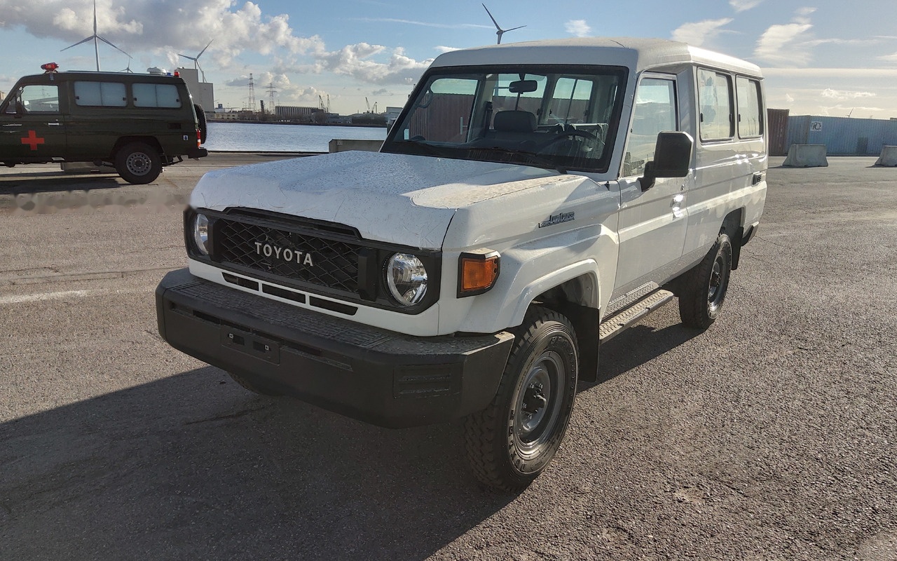 New Car Toyota Land Cruiser 78 Metal top hzj 78 4.2L Diesel Manual PWR: picture 1