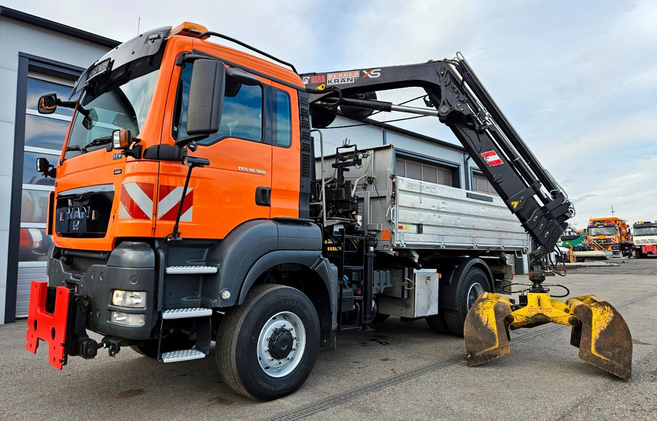 MAN TGS 18.360 4x4 BL HIAB Funk Kran Euro5 - Tipper, Crane truck: picture 4 MAN TGS 18.360 4x4 BL HIAB Funk Kran Euro5 - Tipper, Crane truck: picture 4
