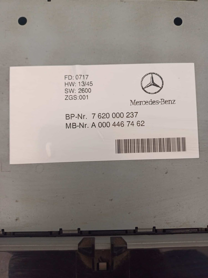 Autoradio Mercedes-Benz Actros MP4 - Electrical system: picture 2 Autoradio Mercedes-Benz Actros MP4 - Electrical system: picture 2