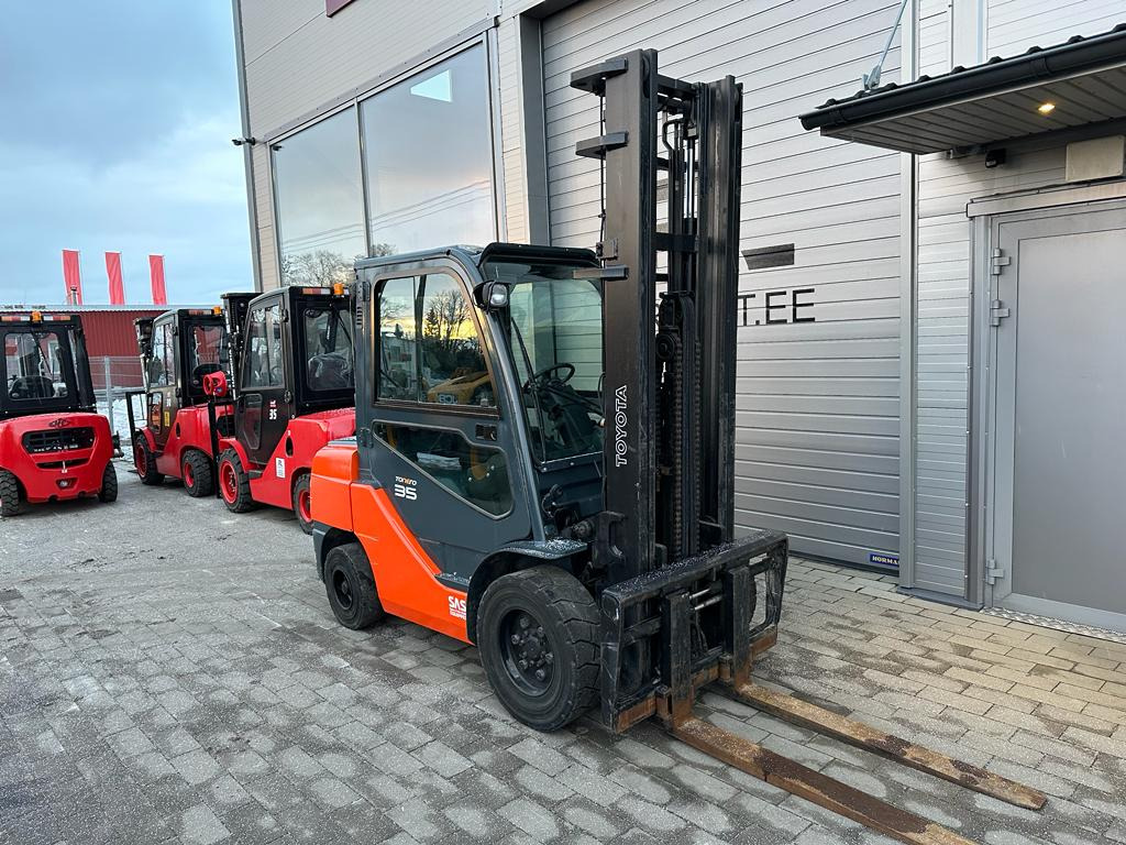TOYOTA 52-8FDJF35 - Diesel forklift: picture 2 TOYOTA 52-8FDJF35 - Diesel forklift: picture 2