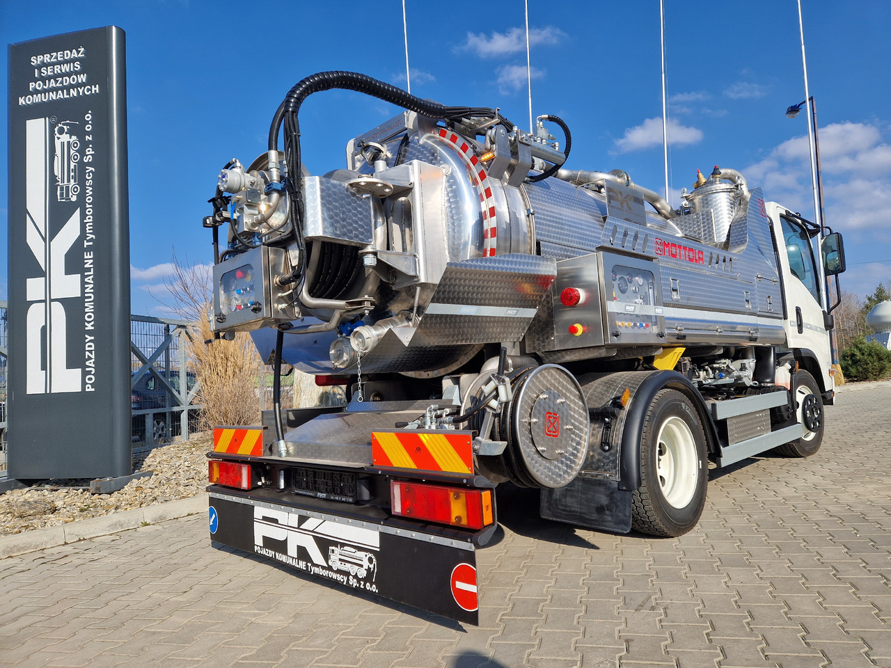 ISUZU  - Vacuum truck: picture 2 ISUZU  - Vacuum truck: picture 2