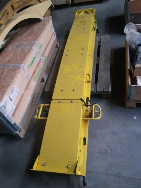 John Deere 8400 Tud - Hay and forage equipment: picture 1 John Deere 8400 Tud - Hay and forage equipment: picture 1