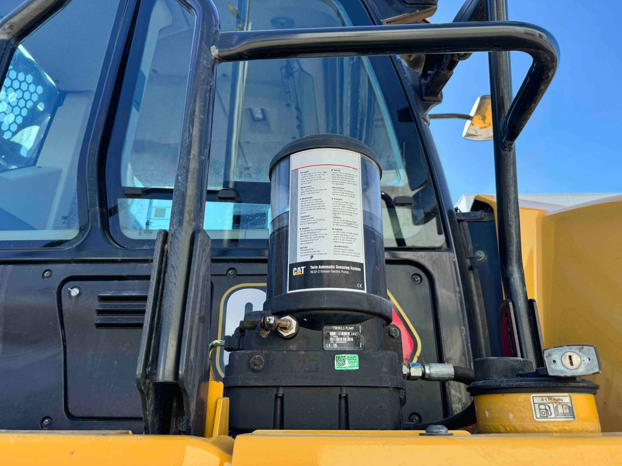 Articulated dumper CAT 730: picture 14