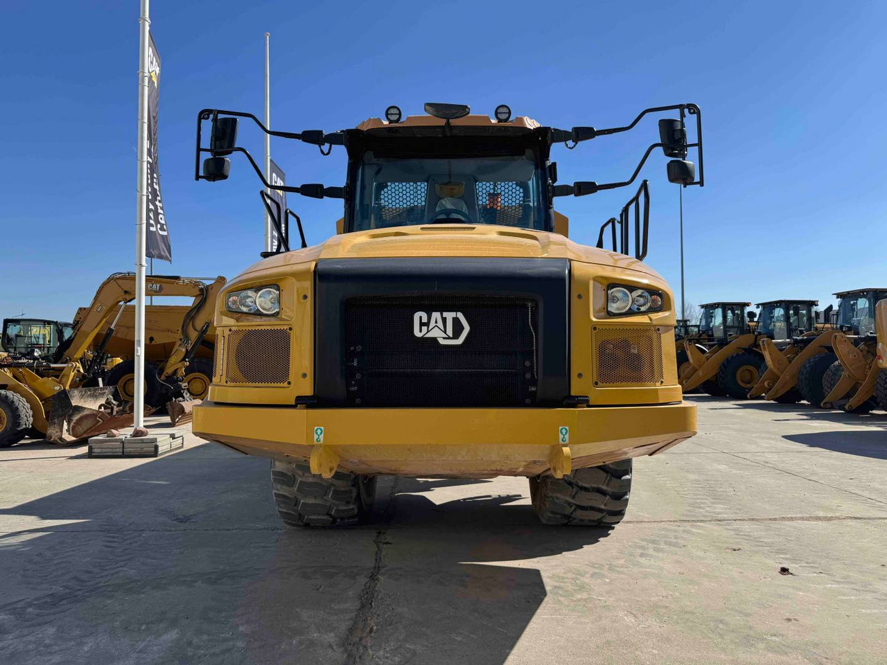 Articulated dumper CAT 730: picture 17