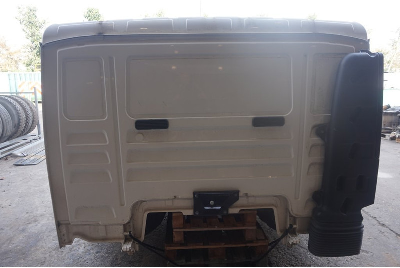 MAN F99L10 TGM 6 CYL81.60000-7786 - Cab and interior for Truck: picture 4 MAN F99L10 TGM 6 CYL81.60000-7786 - Cab and interior for Truck: picture 4