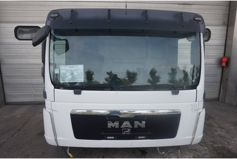 MAN F99L10 TGM 6 CYL81.60000-7786 - Cab and interior for Truck: picture 1 MAN F99L10 TGM 6 CYL81.60000-7786 - Cab and interior for Truck: picture 1