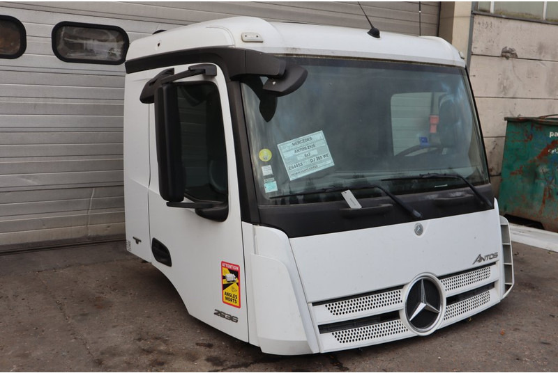 Mercedes-Benz M-CLASSIC 2.3 320MM - Cab and interior for Truck: picture 3 Mercedes-Benz M-CLASSIC 2.3 320MM - Cab and interior for Truck: picture 3