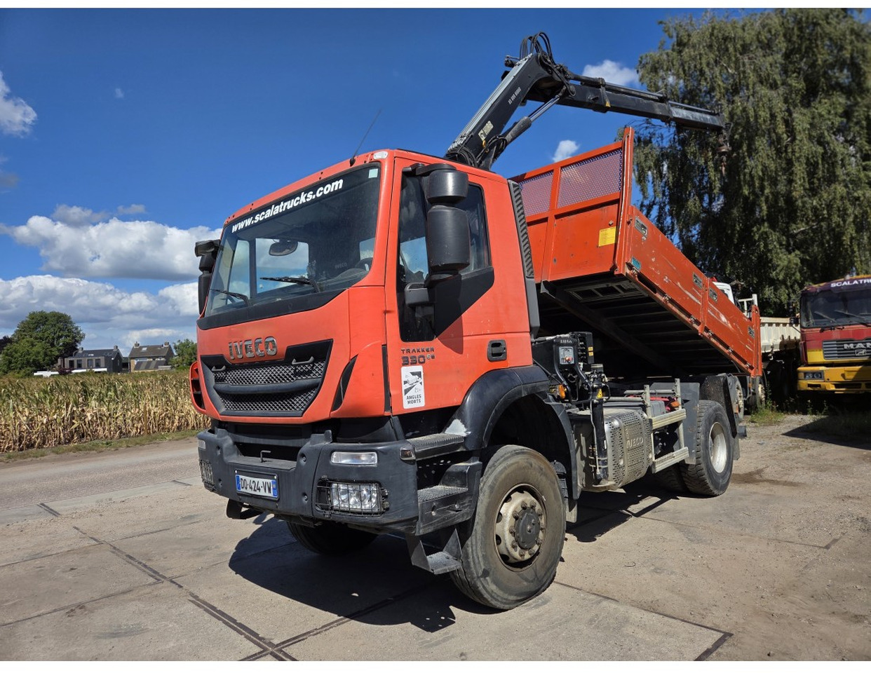 IVECO TRAKKER 330 AD190T33 4X4 TIPPER CRANE HIAB 099 ES-2 - Tipper, Crane truck: picture 1 IVECO TRAKKER 330 AD190T33 4X4 TIPPER CRANE HIAB 099 ES-2 - Tipper, Crane truck: picture 1