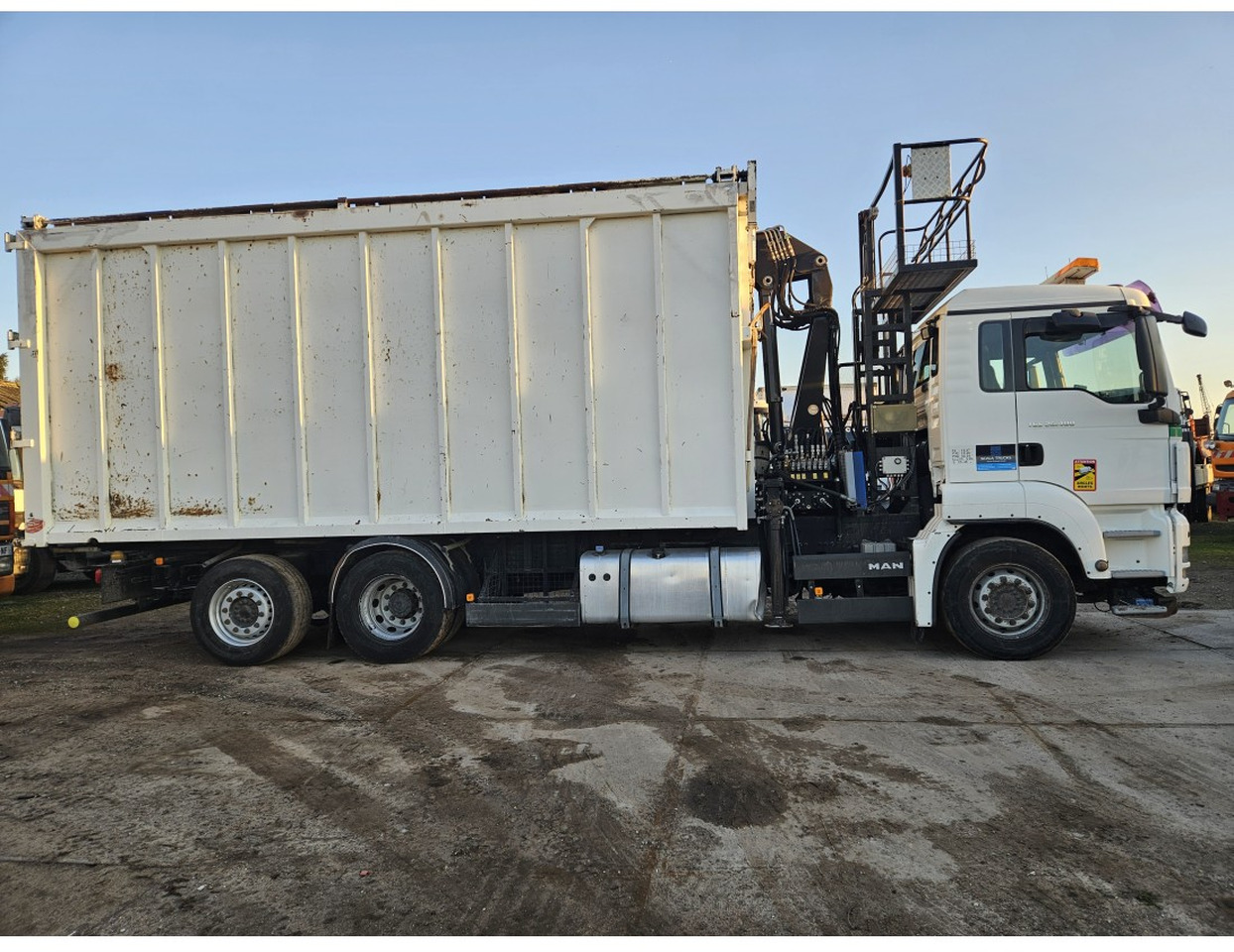 MAN TGS 26.400 6x2 steering axle lenk Tipper Crane Jonsered 1320 Z - Tipper, Crane truck: picture 4 MAN TGS 26.400 6x2 steering axle lenk Tipper Crane Jonsered 1320 Z - Tipper, Crane truck: picture 4