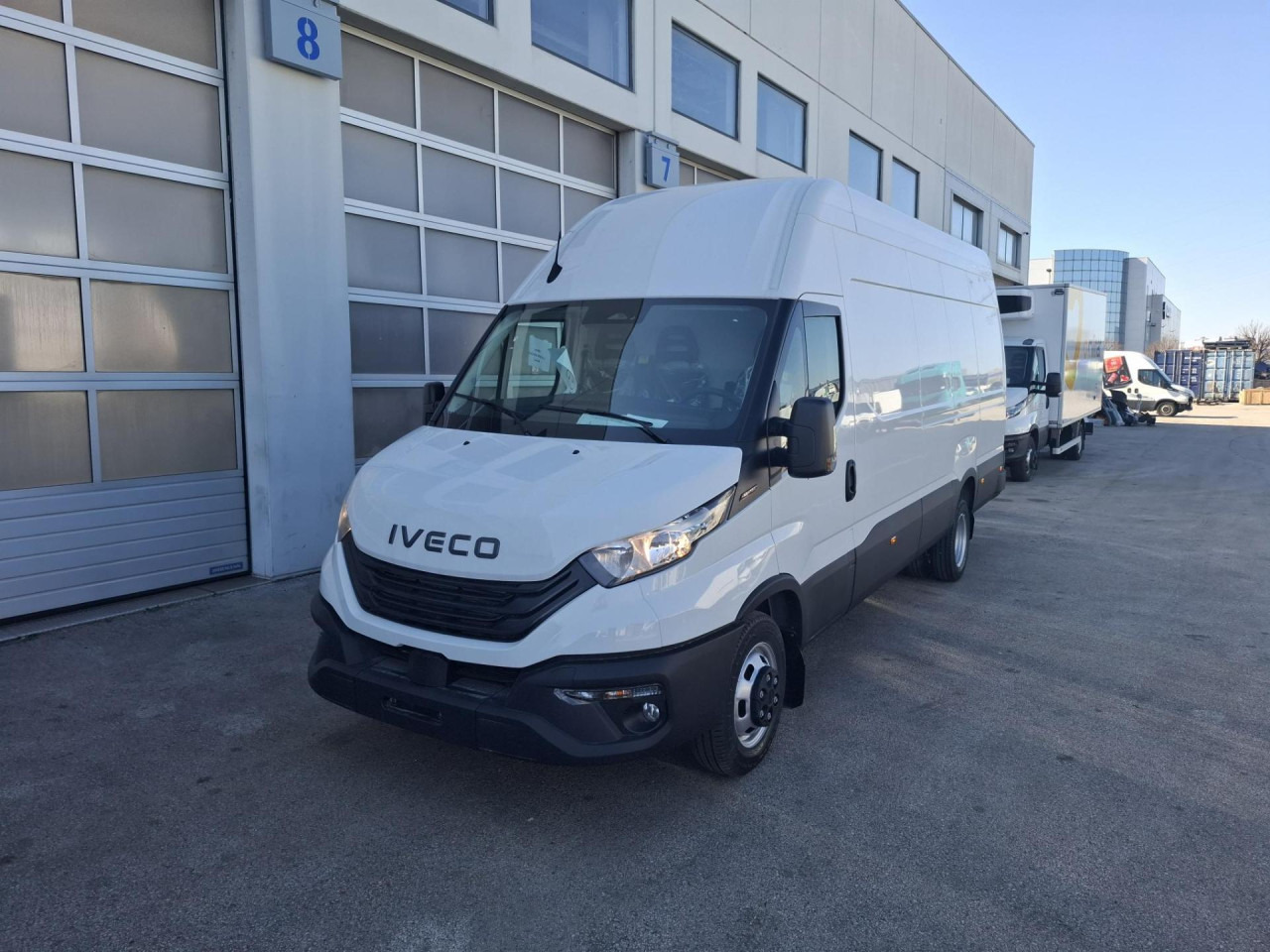 IVECO Daily 35C18H V - Passenger van: picture 1 IVECO Daily 35C18H V - Passenger van: picture 1