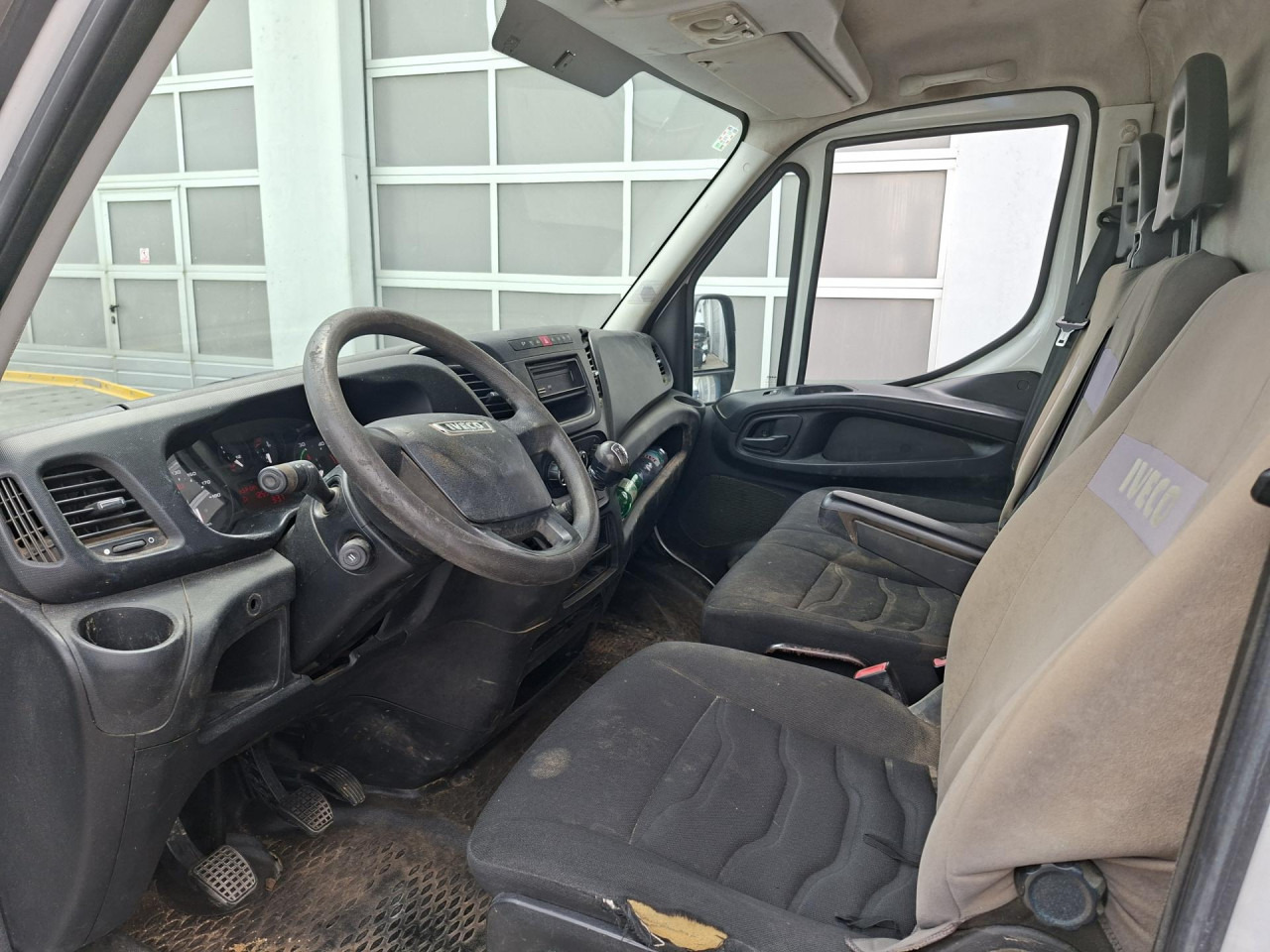 Passenger van IVECO Daily 35S13V: picture 7