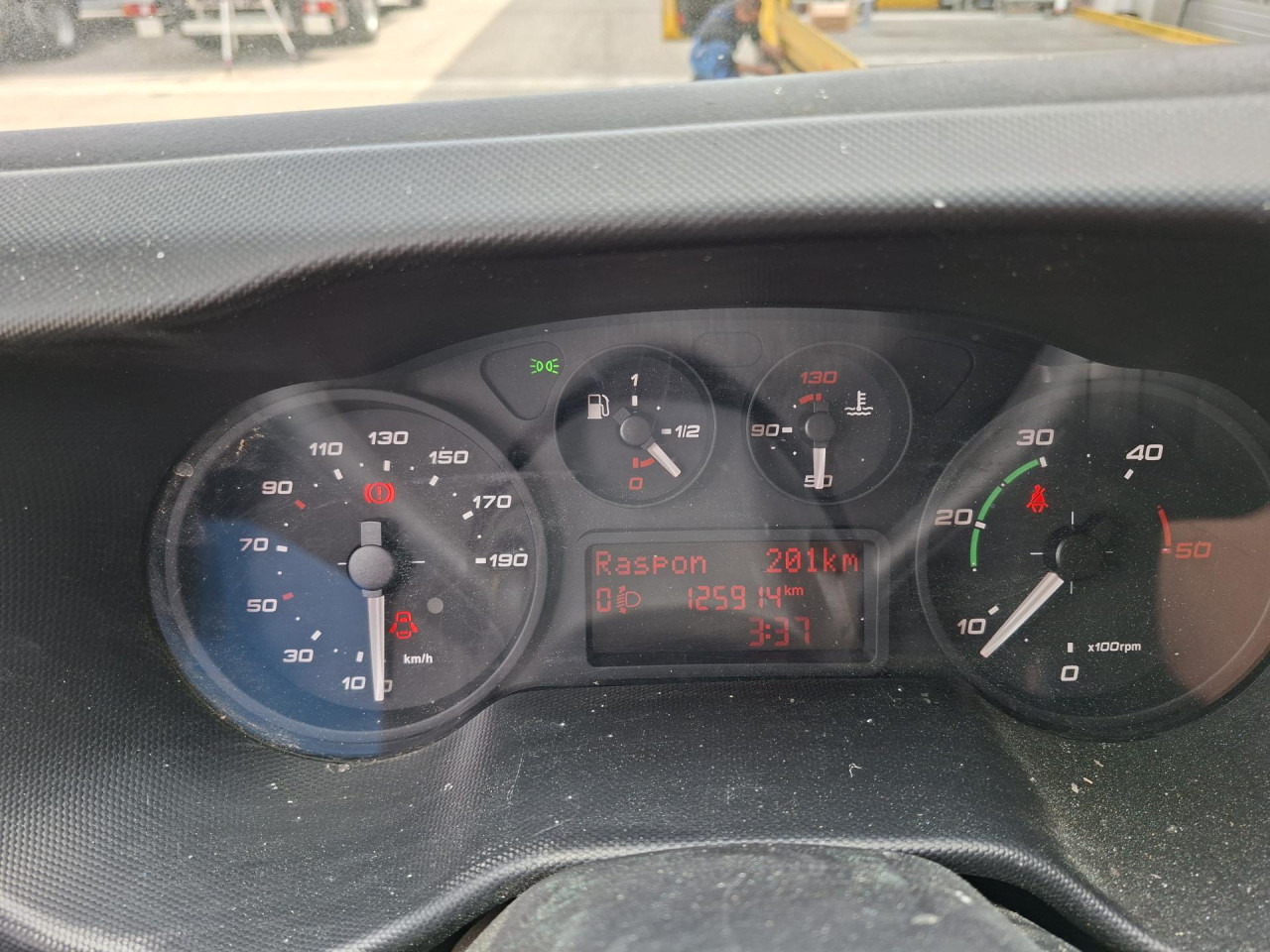 Passenger van IVECO Daily 35S13V: picture 9