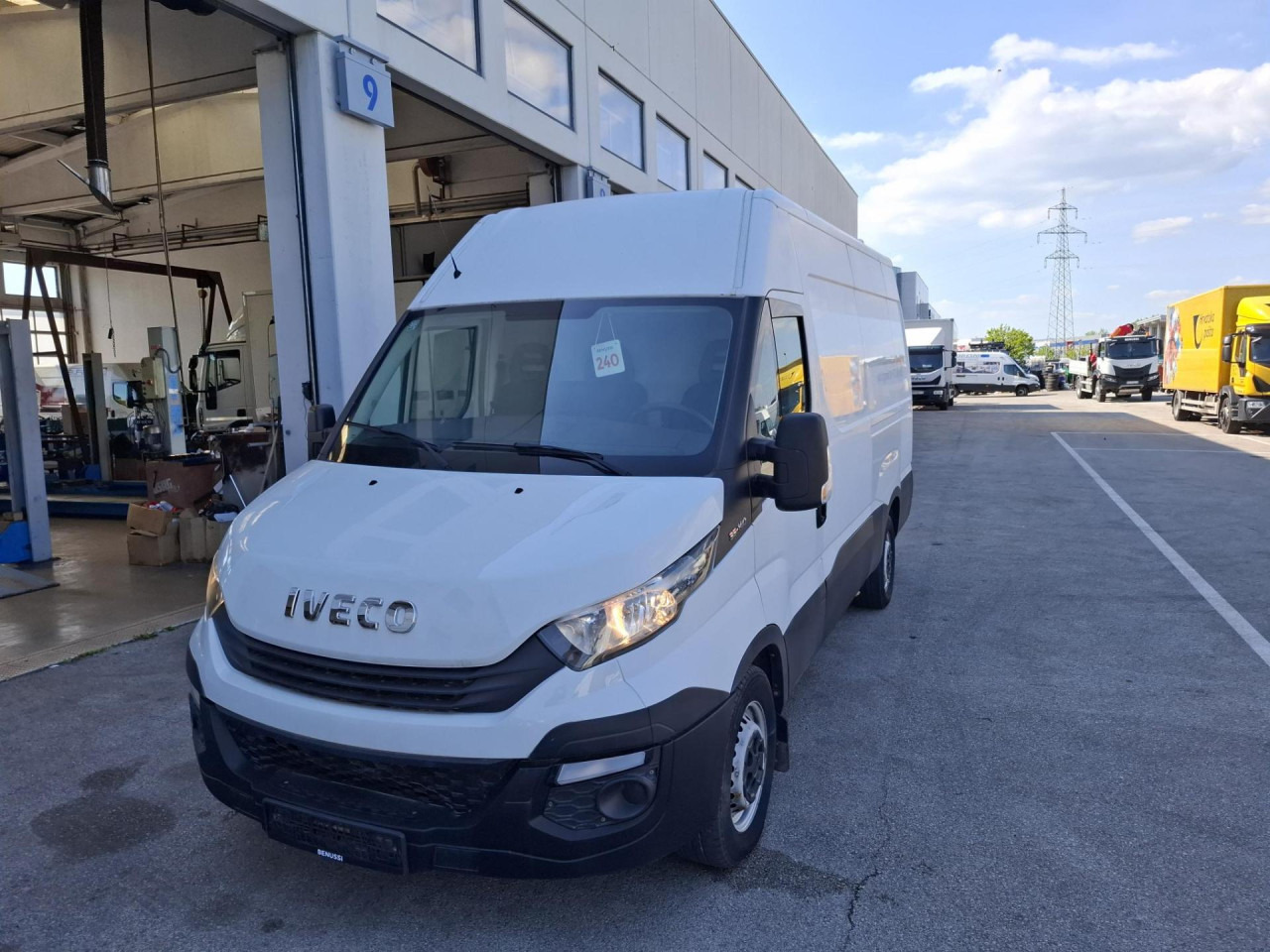 IVECO Daily 35S14V - Passenger van: picture 1 IVECO Daily 35S14V - Passenger van: picture 1