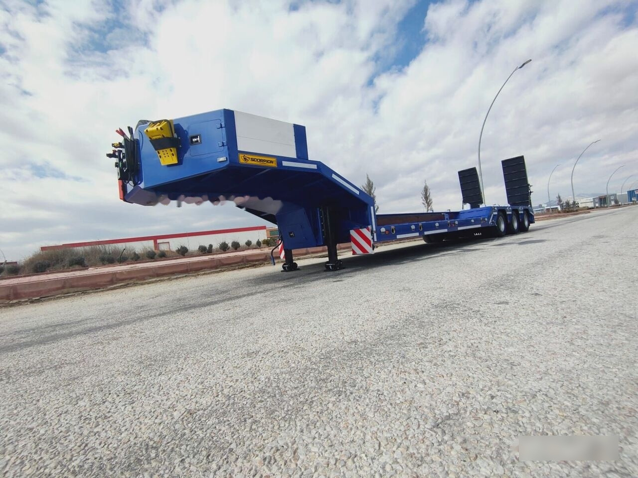 Scorpion Trailer SCORPION TRAILER 3 AXLE LOWBED SEMI TRAILER (CUSTOMIZED) - Low loader semi-trailer: picture 5 Scorpion Trailer SCORPION TRAILER 3 AXLE LOWBED SEMI TRAILER (CUSTOMIZED) - Low loader semi-trailer: picture 5