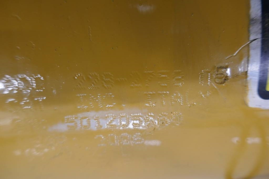 Cylinder CAT 735 - Hydraulics for Construction machinery: picture 3 Cylinder CAT 735 - Hydraulics for Construction machinery: picture 3