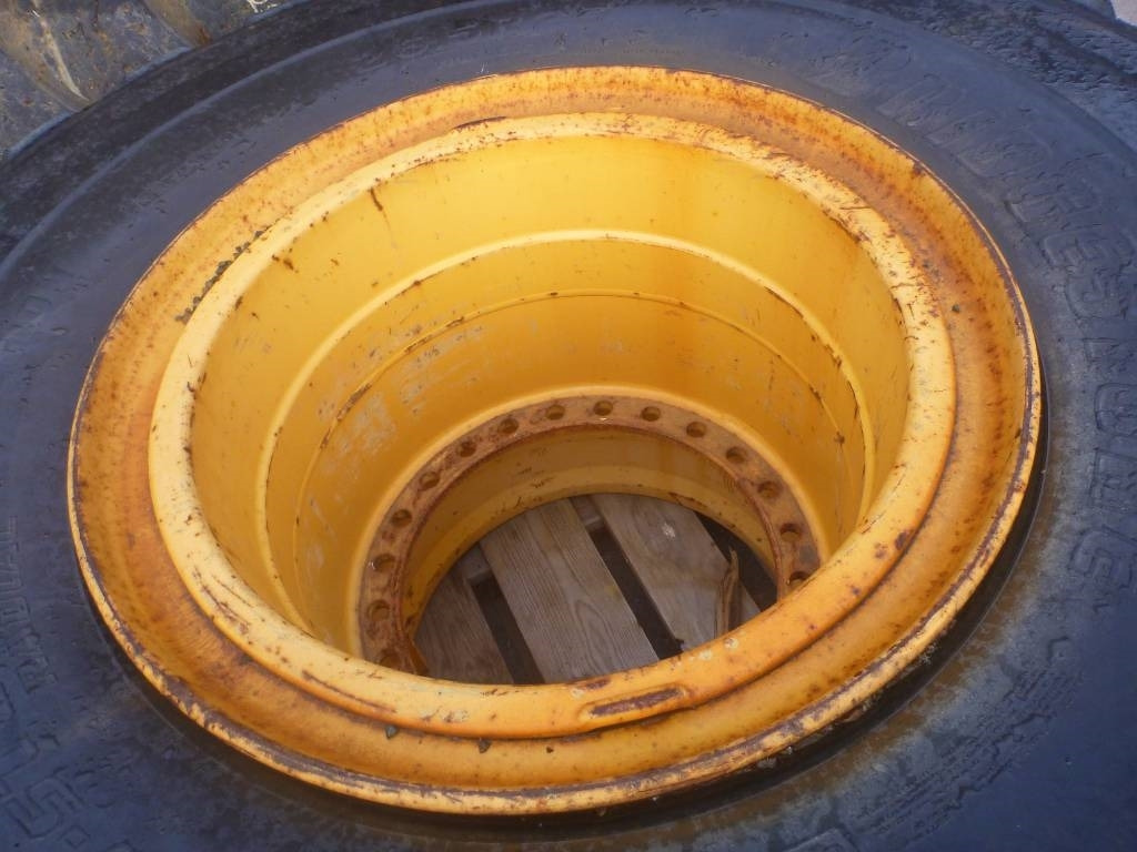 Volvo Hjul, Bridgestone 26.5R25 1st - Axle and parts for Construction machinery: picture 4 Volvo Hjul, Bridgestone 26.5R25 1st - Axle and parts for Construction machinery: picture 4