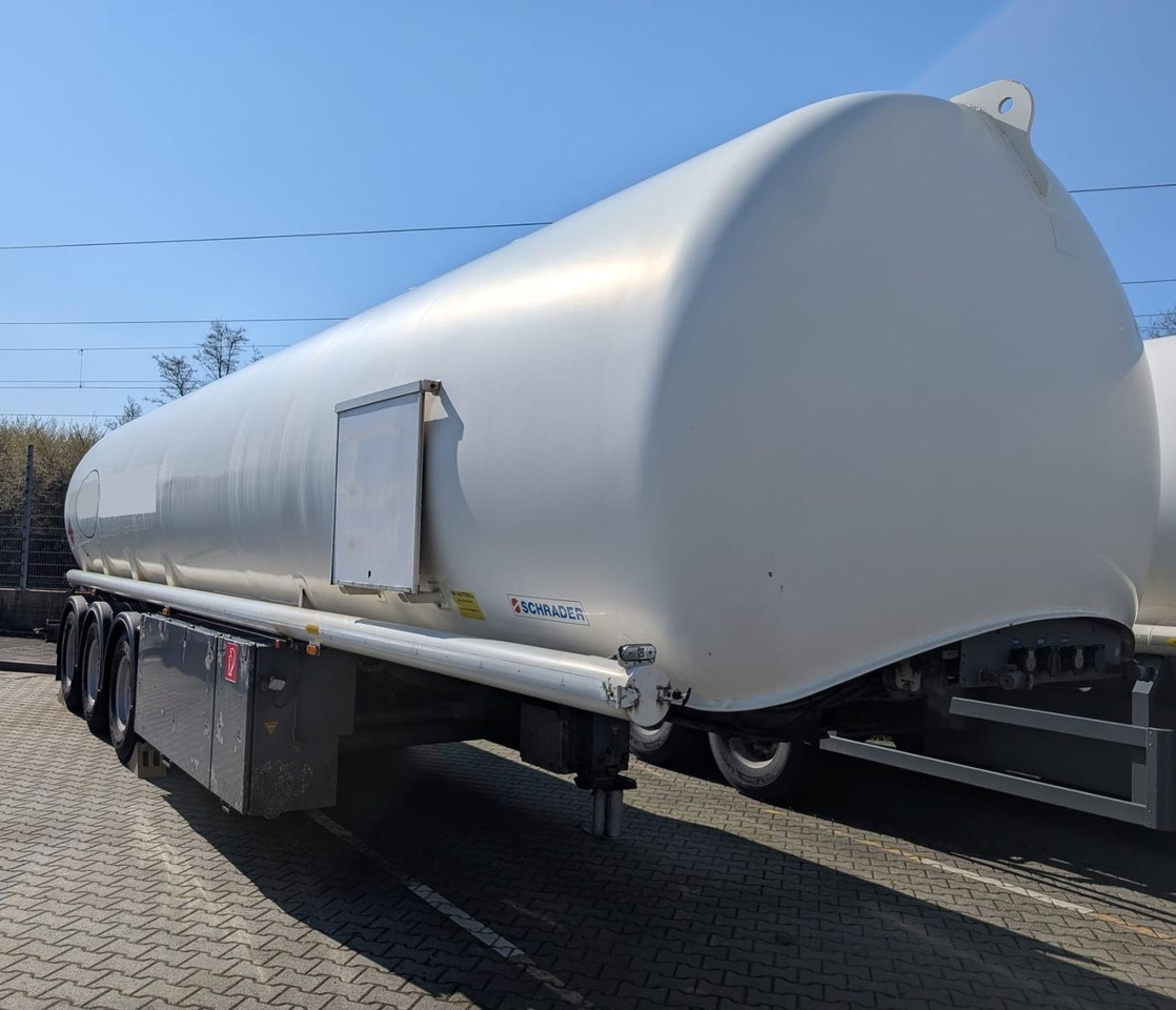 Schrader Z-STA24-42.8/4, ADR, 4 Kammern, Benzin/Diesel - Tank semi-trailer: picture 1 Schrader Z-STA24-42.8/4, ADR, 4 Kammern, Benzin/Diesel - Tank semi-trailer: picture 1
