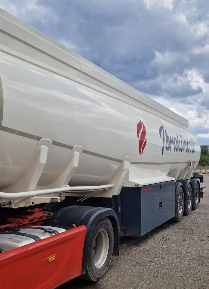 Schwarzmüller ADR, Diesel/Benzin Treibstoff, oben/unten, 3Kamm - Tank semi-trailer: picture 4 Schwarzmüller ADR, Diesel/Benzin Treibstoff, oben/unten, 3Kamm - Tank semi-trailer: picture 4