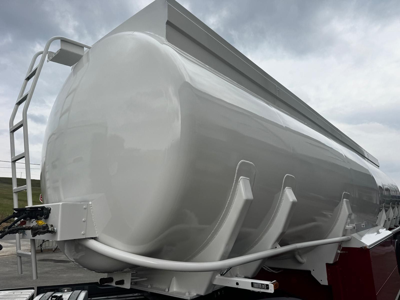 Schwarzmüller TS 3/E ADR, 6 Kammern Treibstoff Fuel - Tank semi-trailer: picture 5 Schwarzmüller TS 3/E ADR, 6 Kammern Treibstoff Fuel - Tank semi-trailer: picture 5