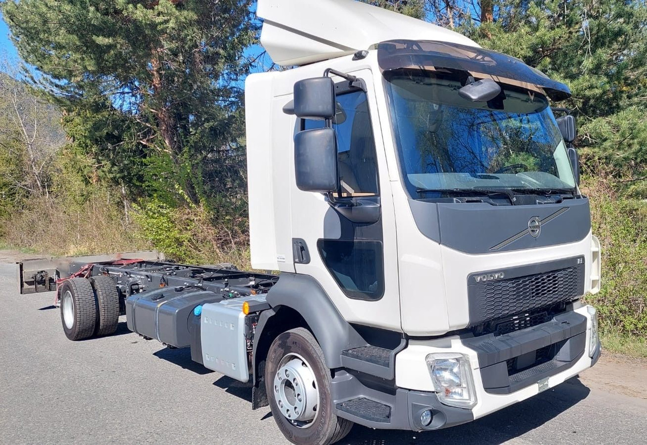 Volvo FL280 4x2, E6, Wohnwagen + 2 Pferdeplaetze Volvo FL280 4x2, E6, 7.40m Chassis, Fahrgestell - Horse truck: picture 4 Volvo FL280 4x2, E6, Wohnwagen + 2 Pferdeplaetze Volvo FL280 4x2, E6, 7.40m Chassis, Fahrgestell - Horse truck: picture 4