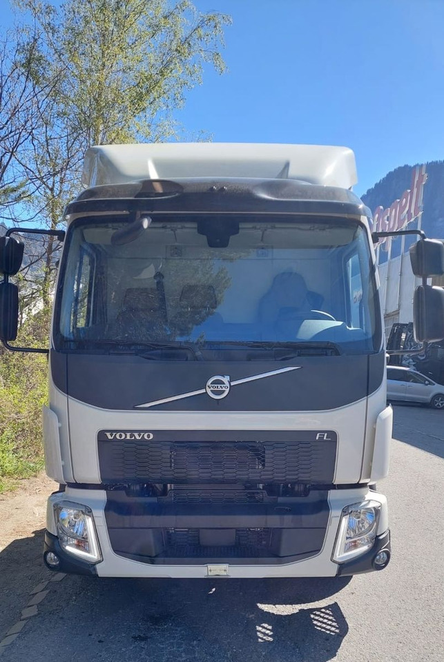 Volvo FL280 4x2, E6, Wohnwagen + 2 Pferdeplaetze Volvo FL280 4x2, E6, 7.40m Chassis, Fahrgestell - Horse truck: picture 2 Volvo FL280 4x2, E6, Wohnwagen + 2 Pferdeplaetze Volvo FL280 4x2, E6, 7.40m Chassis, Fahrgestell - Horse truck: picture 2