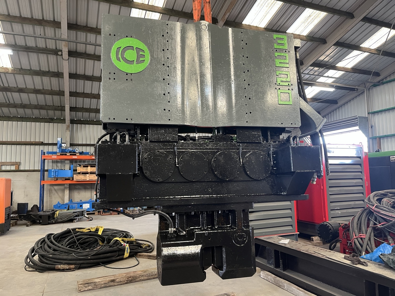 ICE 3220 - Pile driver: picture 1 ICE 3220 - Pile driver: picture 1