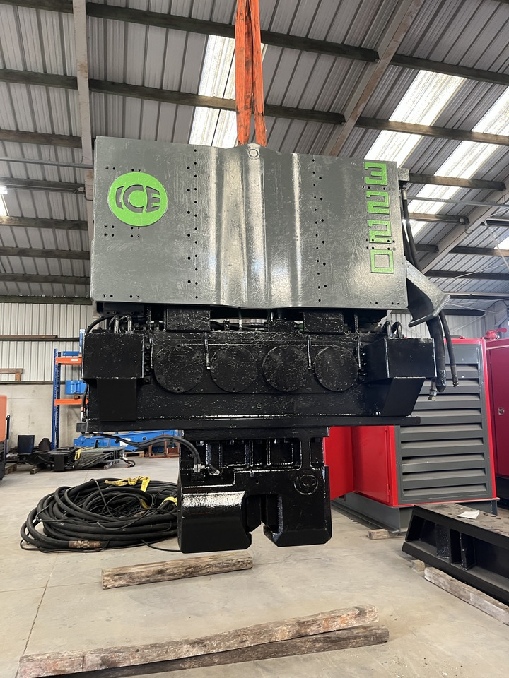 ICE 3220 - Pile driver: picture 2 ICE 3220 - Pile driver: picture 2