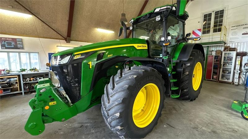 John Deere 8R340 8R340 Ultimate - Farm tractor: picture 1 John Deere 8R340 8R340 Ultimate - Farm tractor: picture 1